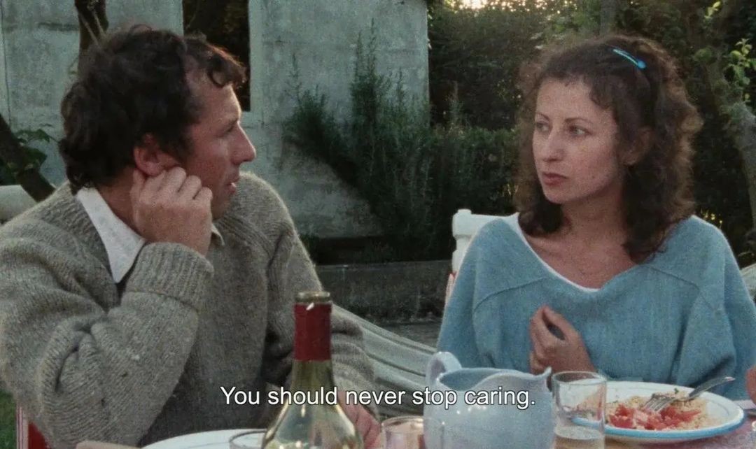 A still from the 1986 film The Green Ray, directed by Éric Rohmer.
