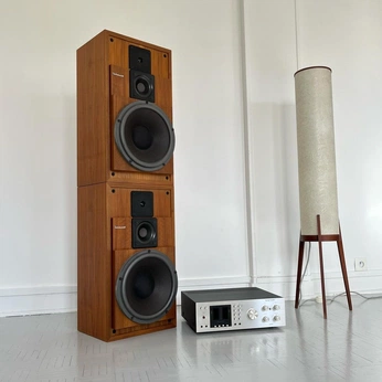 A cover of "Music" cluster. The owner is davidedesign. The cluster consists of 60 elements.