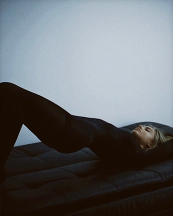 A cover of "La santa" cluster. The owner is viccaminsk. The cluster consists of 5 elements.