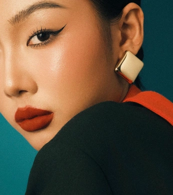 A cover of "editorial portrait" cluster. The owner is an.hoang. The cluster consists of 36 elements.