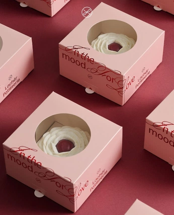 A cover of "Merch for valentines" cluster. The owner is steffziaaaa. The cluster consists of 4 elements.