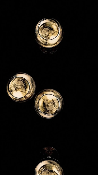 A cover of "Clink" cluster. The owner is ainsleysgrace. The cluster consists of 4 elements.