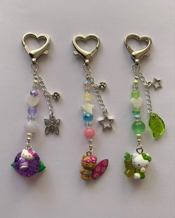 A cover of "bead keychains" cluster. The owner is iluvjaidyn. The cluster consists of 43 elements.