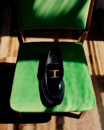 A cover of "loafer shoes" cluster. The owner is annnbuuu. The cluster consists of 2 elements.