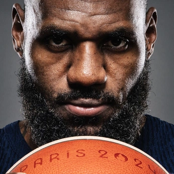 A cover of "posters" cluster. The owner is farteater3000. The cluster description is "heh". The cluster consists of 45 elements.