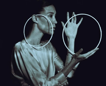 A cover of "Jewelery Photoshoot" cluster. The owner is dchallah. The cluster consists of 76 elements.