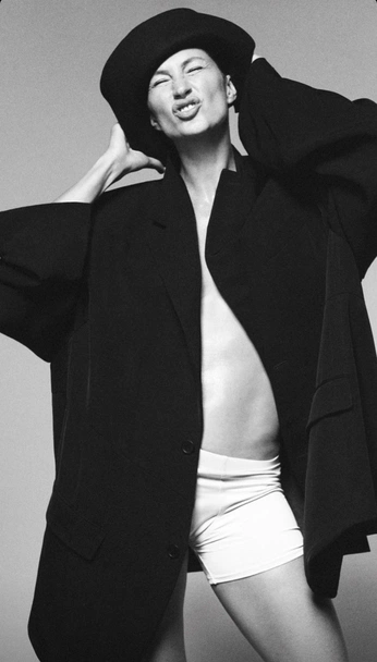 A cover of "Sloan Shoot" cluster. The owner is r.francisco. The cluster consists of 10 elements.