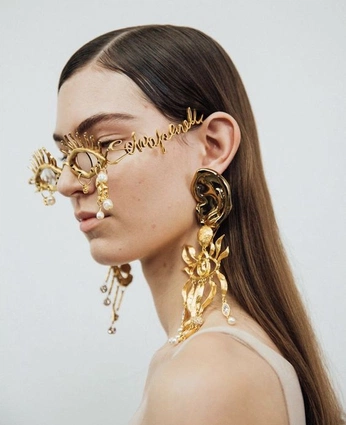 A cover of "from mind to body" cluster. The owner is alshoe. The cluster consists of 36 elements.