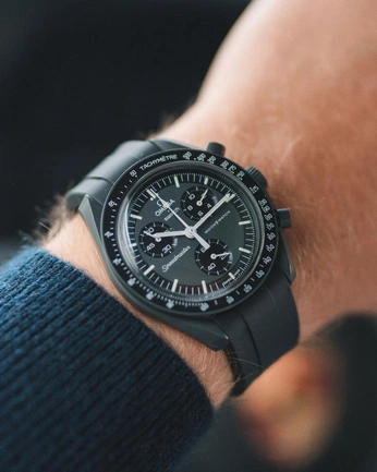 A cover of "Watches" cluster. The owner is kareemkaram. The cluster consists of 14 elements.