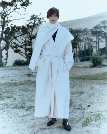 A cover of "Cold" cluster. The owner is eli.g. The cluster consists of 4 elements.