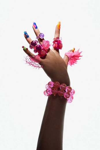 A cover of "kandi/ jewelry" cluster. The owner is stayinbuzzed. The cluster consists of 45 elements.