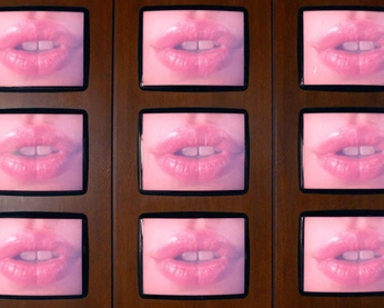 A cover of "LIPS" cluster. The owner is nastasiapenazzo. The cluster consists of 2 elements.