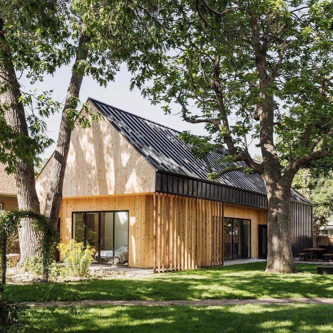 An Instagram carousel post added by bloodyxu on Dec 04, 2023. The author is @logos.ai.