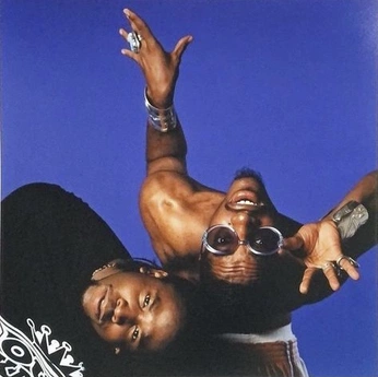 A cover of "m u s i c" cluster. The owner is dredream. The cluster consists of 32 elements.