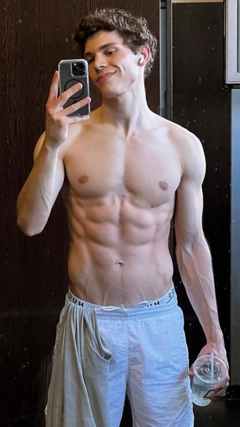 A cover of "physiqye" cluster. The owner is lightoxygen. The cluster consists of 28 elements.