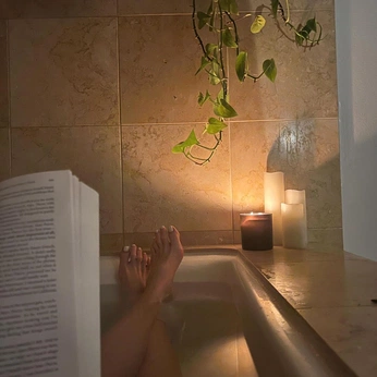 A cover of "𝒈𝒍𝒐𝒘 𝒖𝒑.✦₊˚.🌸" cluster. The owner is starzzxq. The cluster consists of 47 elements.