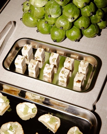 A cover of "Nougat" cluster. The owner is firarietveld. The cluster consists of 7 elements.