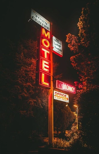 A cover of "heartbreak hotel" cluster. The owner is taysaesthetics. The cluster consists of 13 elements.