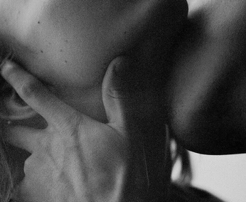 A cover of "Black and white" cluster. The owner is lenouilleee. The cluster consists of 16 elements.