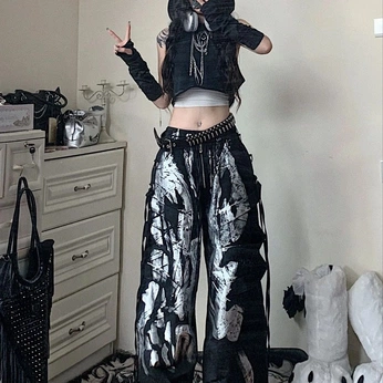 A cover of "Goth / Emo Outfits" cluster. The owner is zahryarozi.2619. The cluster consists of 17 elements.