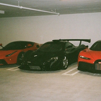 A cover of "automobili" cluster. The owner is jxosefu. The cluster consists of 29 elements.