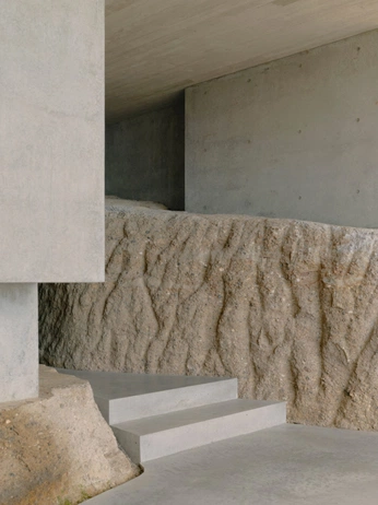 A cover of "Escalier // Stair" cluster. The owner is tommm. The cluster consists of 4 elements.