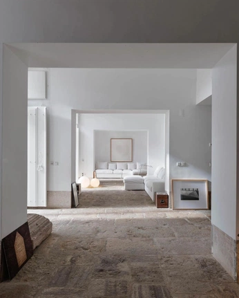 A cover of "House (white)" cluster. The owner is thevirgintonic. The cluster consists of 5 elements.