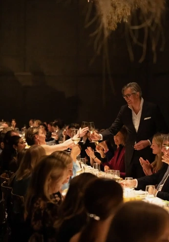 A cover of "Lounge" cluster. The owner is bunyu. The cluster consists of 19 elements.