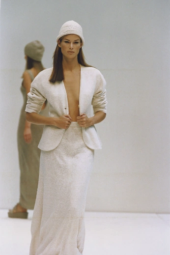 A cover of "runway" cluster. The owner is 1929stockcrash. The cluster consists of 25 elements.