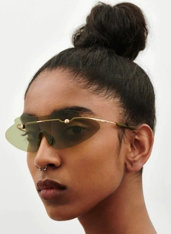 A cover of "ACCESSORY." cluster. The owner is bigred. The cluster consists of 6 elements.