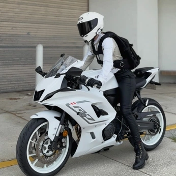 A cover of "Bikezzz <3" cluster. The owner is jaiio.oi. The cluster consists of 6 elements.