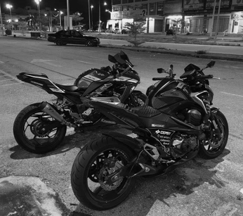 A cover of "Pb moto" cluster. The owner is joeyblue. The cluster consists of 15 elements.