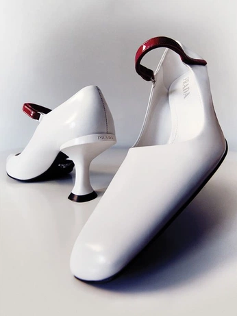 A cover of "New item" cluster. The owner is hktnu. The cluster consists of 19 elements.