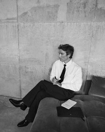 A cover of "The Uniform" cluster. The owner is itskennyatta. The cluster consists of 4 elements.