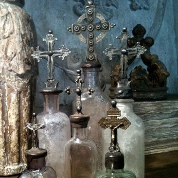 A cover of "Alive as One" cluster. The owner is bloomiellefiles. The cluster description is "my mind incapsulated in a moodboard". The cluster consists of 35 elements.