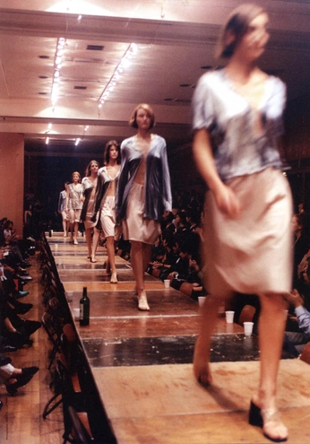 A cover of "runway" cluster. The owner is cogili. The cluster consists of 18 elements.