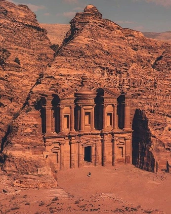 A cover of "moodboard" cluster. The owner is habereleonora. The cluster consists of 18 elements.