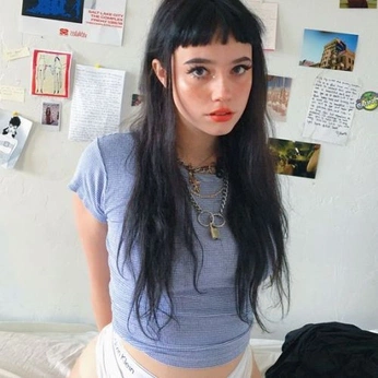 A cover of "hair" cluster. The owner is kayaftw. The cluster consists of 32 elements.