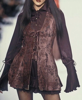 A cover of "trend research" cluster. The owner is arabellarice. The cluster consists of 2 elements.