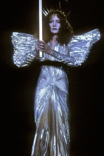 A cover of "disco angel" cluster. The owner is isbly. The cluster consists of 18 elements.