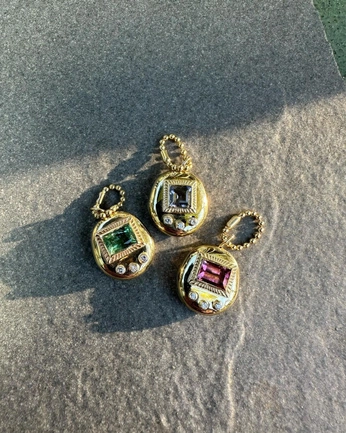 A cover of "Charms" cluster. The owner is sophberner. The cluster consists of 1 element.