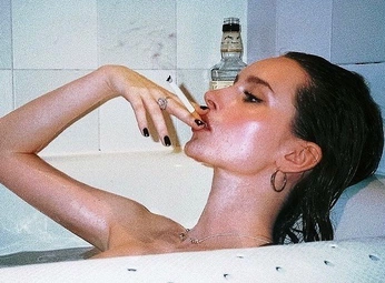 A cover of "art inspo pics" cluster. The owner is dragondagger. The cluster consists of 37 elements.