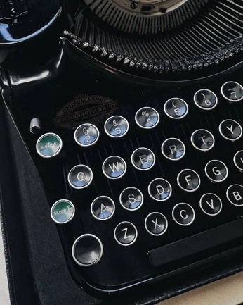 A cover of "My Vibe" cluster. The owner is reneedefour. The cluster consists of 3 elements.