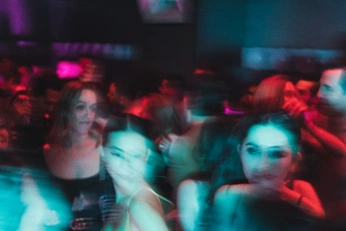 A cover of "klerb" cluster. The owner is avamila. The cluster consists of 3 elements.