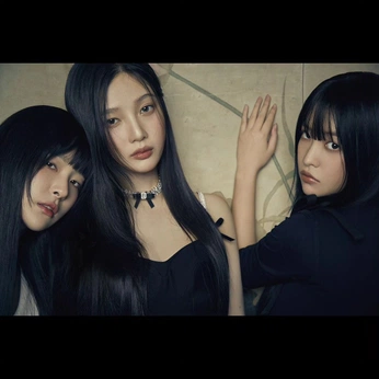 A cover of "<3" cluster. The owner is starryeonie. The cluster consists of 16 elements.