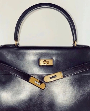 A cover of "bags" cluster. The owner is ann.9. The cluster consists of 2 elements.