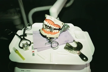 A cover of "dental clinic" cluster. The owner is soxhn. The cluster consists of 118 elements.