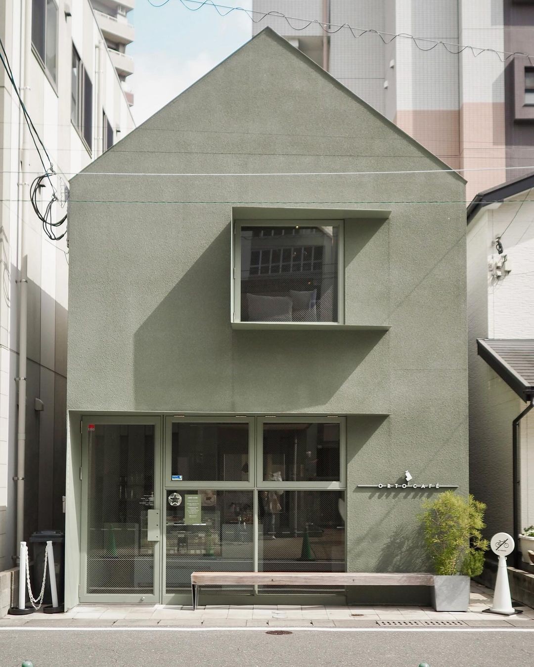 The exterior of ORTO CAFÉ in Fukuoka, Japan.
