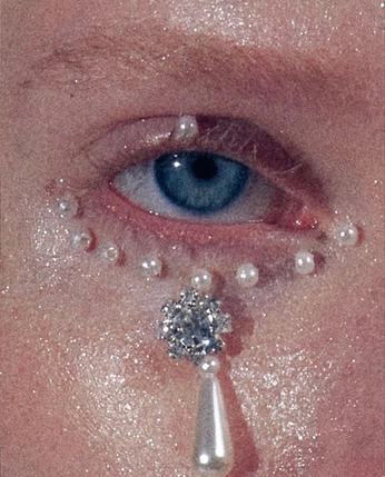 A cover of "Meikup" cluster. The owner is maruxi. The cluster consists of 2 elements.