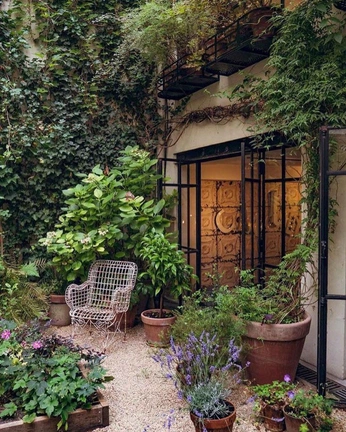 A cover of "Garden" cluster. The owner is missbazooka. The cluster consists of 4 elements.